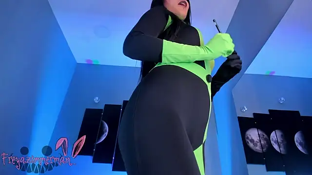 FreyaZimmerman  online show from 10/06/25, 08:28