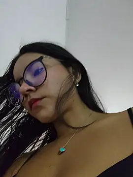 Snapshot of Pretty_roxxyy chatting on 11/11/25, 12:16 Pretty roxxyy online show from 11/11/25, 12:16