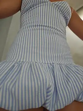 Snapshot of Pretty_roxxyy chatting on 05/05/26, 01:30 Pretty roxxyy online show from 05/05/26, 01:30