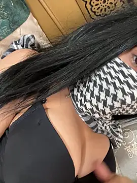 Snapshot of QueenLujaine chatting on 01/17/26, 11:04 QueenLujaine online show from 01/17/26, 11:04