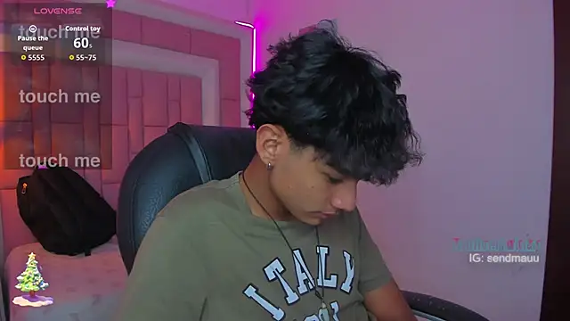 OliverTwinky online show from 12/04/25, 02:37