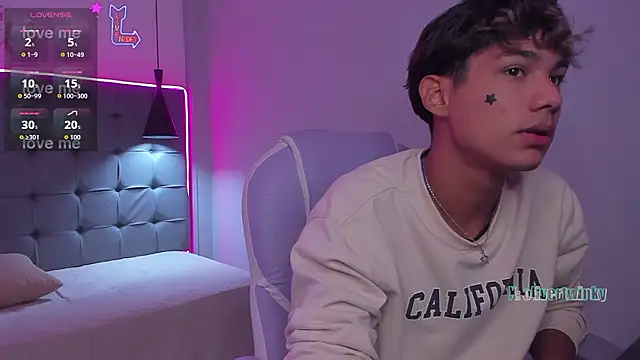 OliverTwinky online show from 02/01/26, 09:35