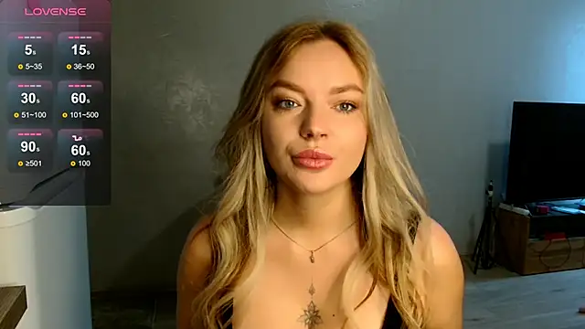 Snapshot of Eva___forever chatting on 10/30/25, 03:08 Eva forever online show from 10/30/25, 03:08