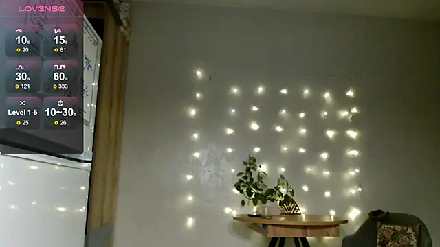 Snapshot of Eva___forever chatting on 11/26/25, 01:39 Eva forever online show from 11/26/25, 01:39