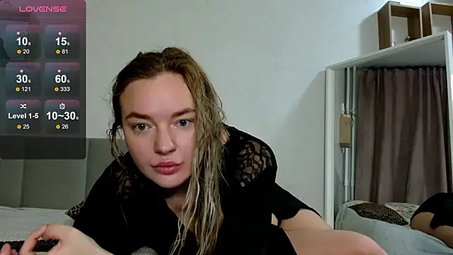 Snapshot of Eva___forever chatting on 11/27/25, 01:40 Eva forever online show from 11/27/25, 01:40