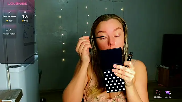 Snapshot of Eva___forever chatting on 12/04/25, 02:21 Eva forever online show from 12/04/25, 02:21