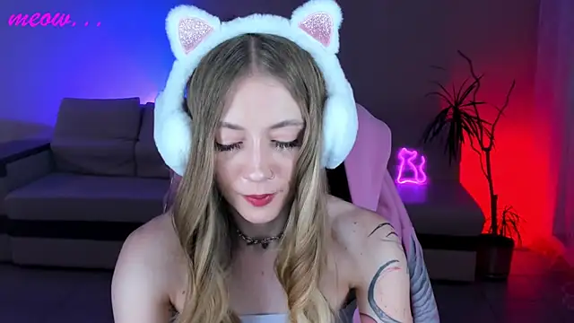 SweetMeeow online show from 11/21/25, 05:06