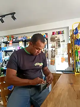 elnegro707070 online show from 10/17/25, 11:13