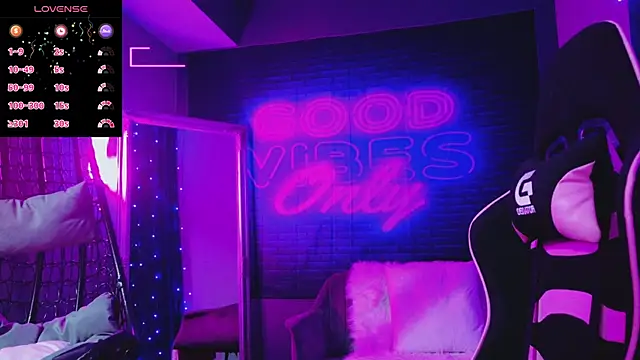 AlessiaCroft online show from 12/03/25, 05:04