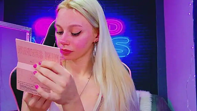 AlessiaCroft online show from 02/17/26, 05:04