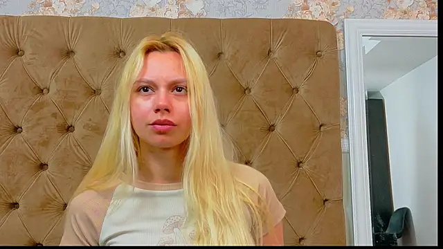 AlessiaCroft online show from 05/17/26, 04:10