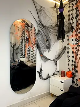 Snapshot of Kariina__69 chatting on 11/04/25, 03:27 Kariina 69 online show from 11/04/25, 03:27