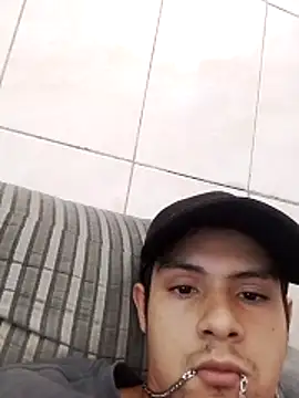 Snapshot of Omoraia chatting on 03/04/26, 04:02 Omoraia online show from 03/04/26, 04:02