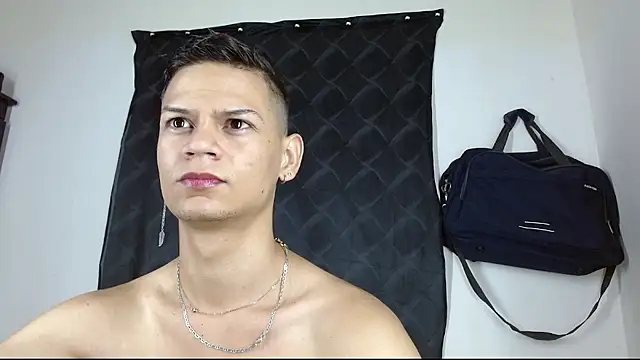 axce1 boy24 online show from 10/28/25, 12:30