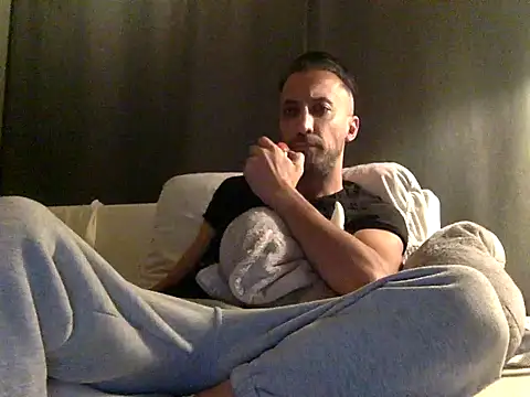 who am i x404 online show from 10/14/25, 09:48