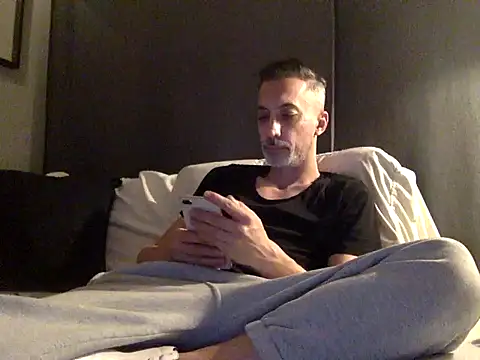 who am i x404 online show from 01/05/26, 05:27