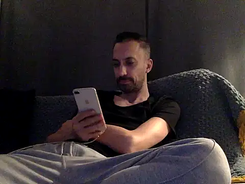 who am i x404 online show from 01/12/26, 08:14