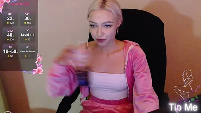 LinaLirian online show from 10/09/25, 10:52