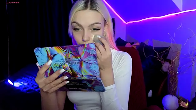 LinaLirian online show from 11/23/25, 02:06