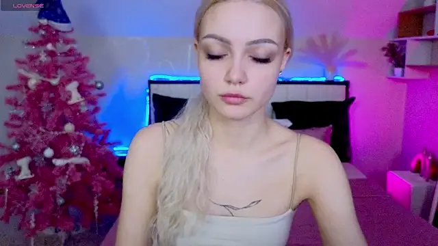 LinaLirian online show from 01/06/26, 01:37