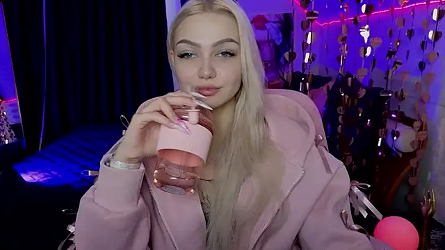 LinaLirian online show from 03/23/26, 10:08