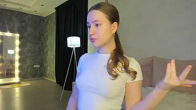 Candy Cansew online show from 12/18/25, 09:37