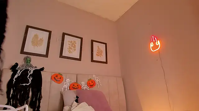 Snapshot of _lucia_18 chatting on 10/31/25, 04:41 lucia 18 online show from 10/31/25, 04:41