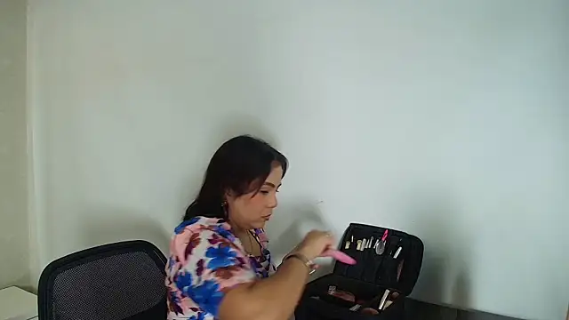  Victoria Collins online show from 11/03/25, 10:49