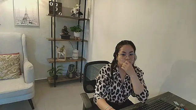  Victoria Collins online show from 06/05/26, 11:05
