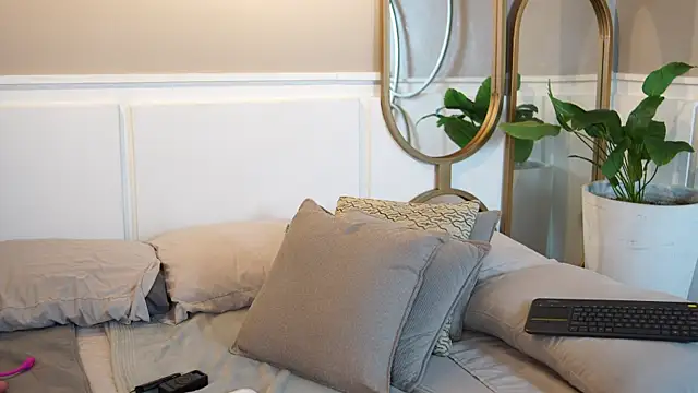 Susan wall online show from 09/18/25, 02:19