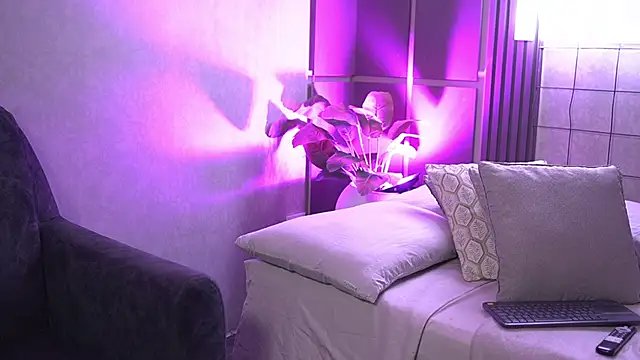 Susan wall online show from 10/20/25, 12:16