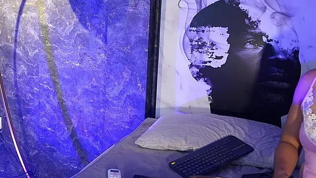 Snapshot of Susan_wall chatting on 02/20/26, 01:11 Susan wall online show from 02/20/26, 01:11