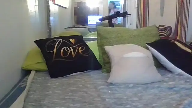 hotCOUPLEPETRA online show from 02/17/26, 06:32