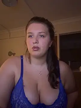 CutieCurvyGirlxo online show from 02/01/26, 10:41