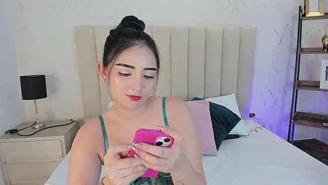 Snapshot of LilithHarperr_ chatting on 05/29/26, 04:54 LilithHarperr online show from 05/29/26, 04:54