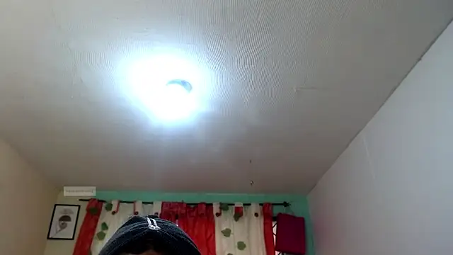 Snapshot of vale_miel chatting on 09/09/25, 05:34 vale miel online show from 09/09/25, 05:34