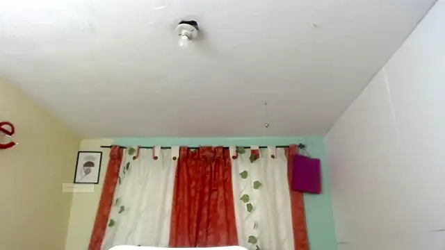 Snapshot of vale_miel chatting on 09/16/25, 06:31 vale miel online show from 09/16/25, 06:31