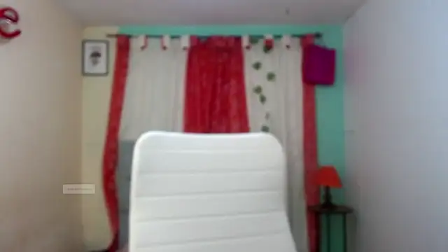 Snapshot of vale_miel chatting on 09/17/25, 06:31 vale miel online show from 09/17/25, 06:31