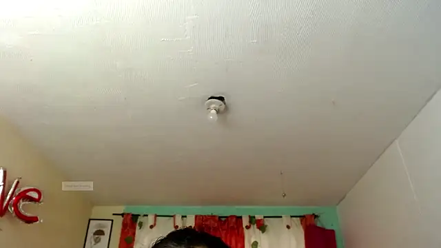 Snapshot of vale_miel chatting on 10/06/25, 06:27 vale miel online show from 10/06/25, 06:27