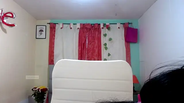 Snapshot of vale_miel chatting on 11/10/25, 08:52 vale miel online show from 11/10/25, 08:52