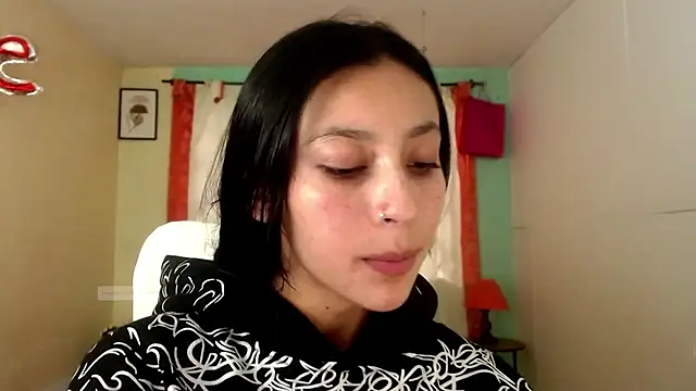 Snapshot of vale_miel chatting on 11/12/25, 06:19 vale miel online show from 11/12/25, 06:19