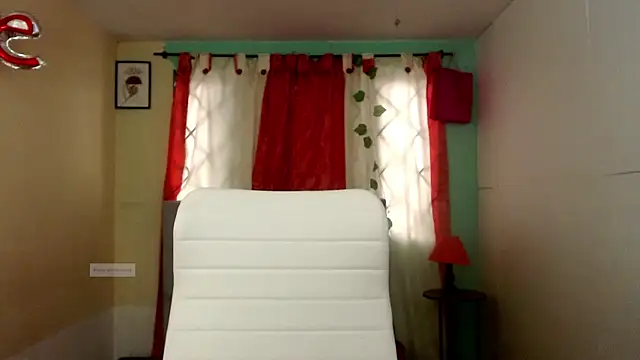 Snapshot of vale_miel chatting on 11/21/25, 07:56 vale miel online show from 11/21/25, 07:56