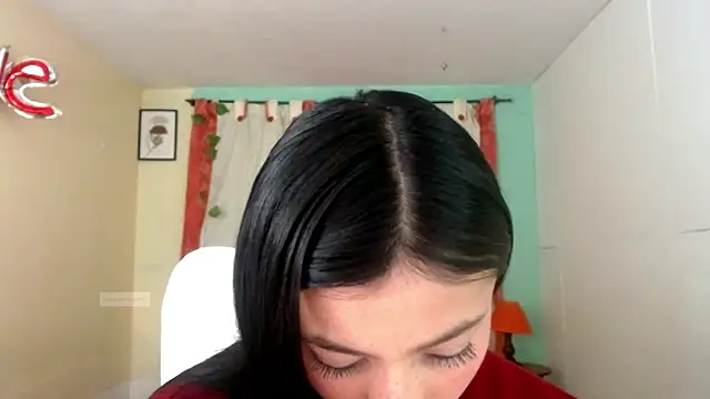 Snapshot of vale_miel chatting on 12/20/25, 02:07 vale miel online show from 12/20/25, 02:07