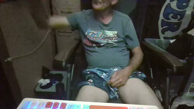 Lovyourpuss online show from 05/17/26, 02:02