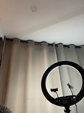 alissradiante1 online show from 10/16/25, 02:45