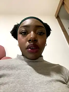 alissradiante1 online show from 10/29/25, 01:41