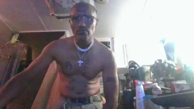 Snapshot of badboy2u2025 chatting on 11/14/25, 05:06 badboy2u2025 online show from 11/14/25, 05:06