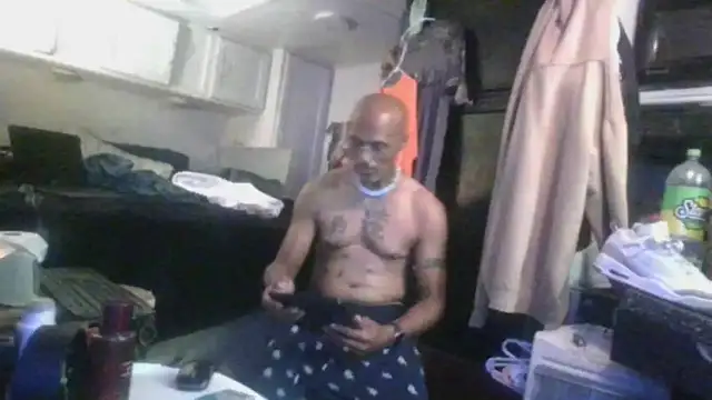 Snapshot of badboy2u2025 chatting on 11/17/25, 05:57 badboy2u2025 online show from 11/17/25, 05:57