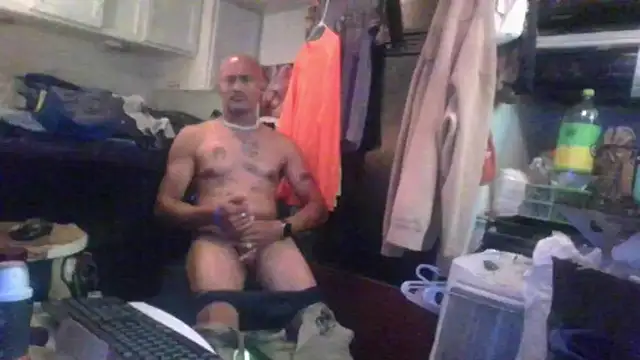 Snapshot of badboy2u2025 chatting on 11/17/25, 11:21 badboy2u2025 online show from 11/17/25, 11:21