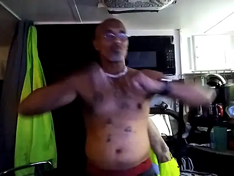 Snapshot of badboy2u2025 chatting on 12/03/25, 03:47 badboy2u2025 online show from 12/03/25, 03:47